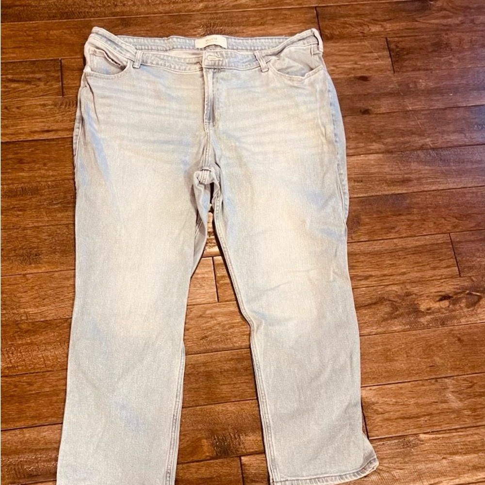 Hollister Light Wash Straight-Leg Women’s Jeans